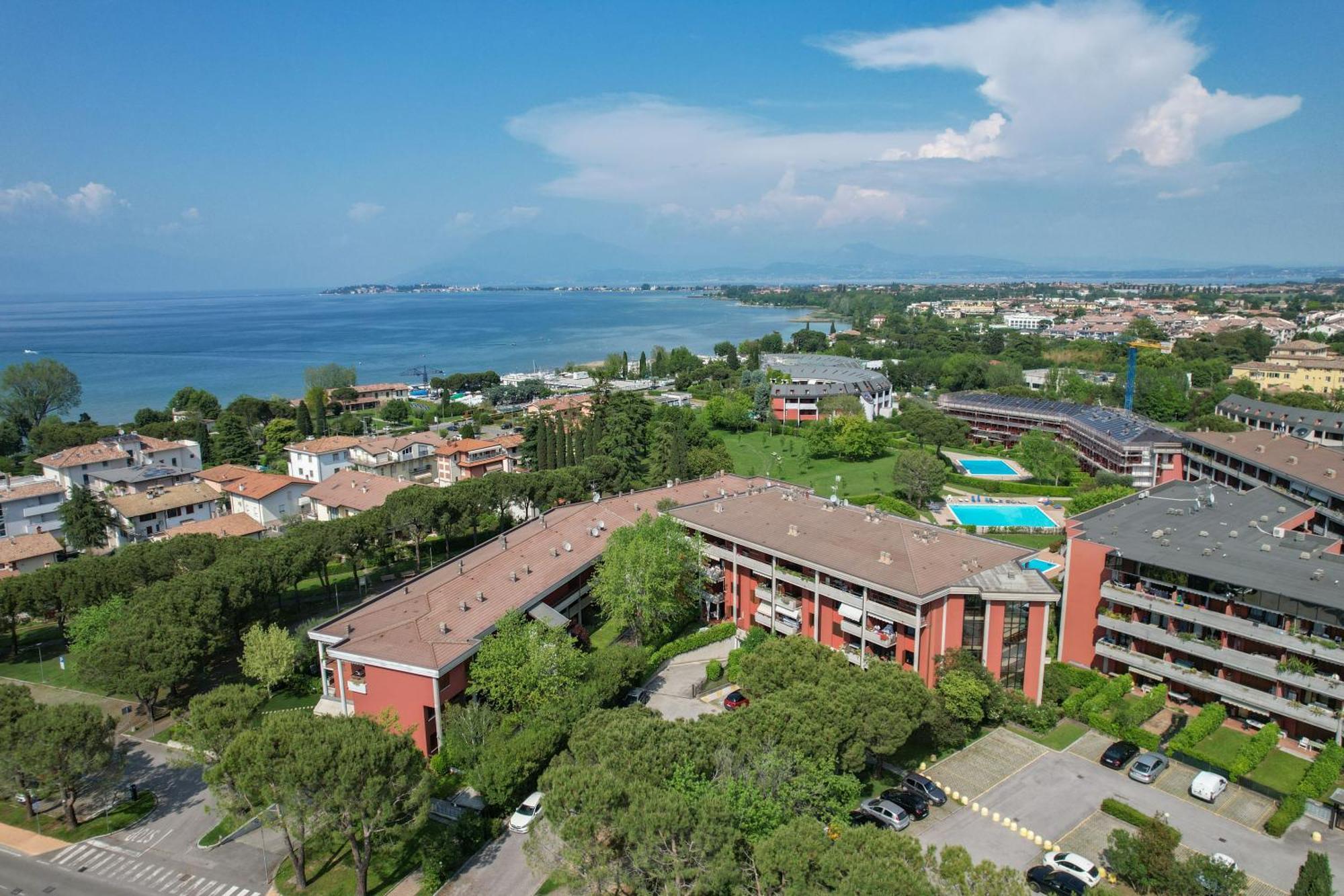 Breeze Apartment Desenzano del Garda Luaran gambar