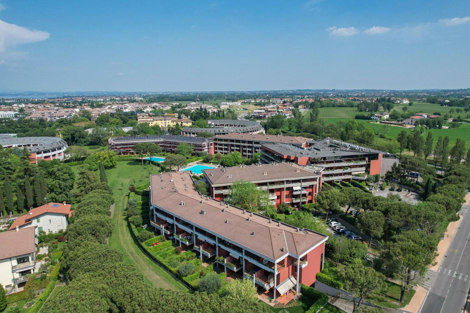 Breeze Apartment Desenzano del Garda Luaran gambar