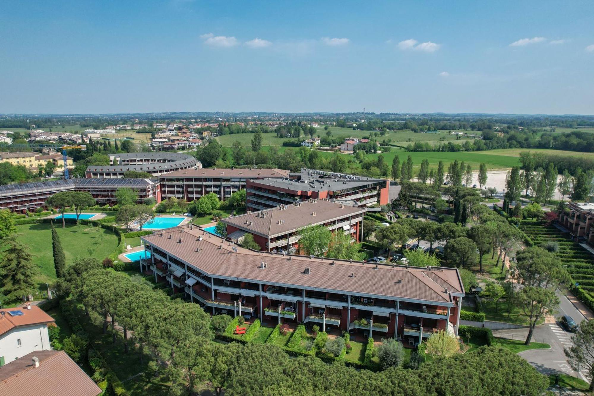 Breeze Apartment Desenzano del Garda Luaran gambar